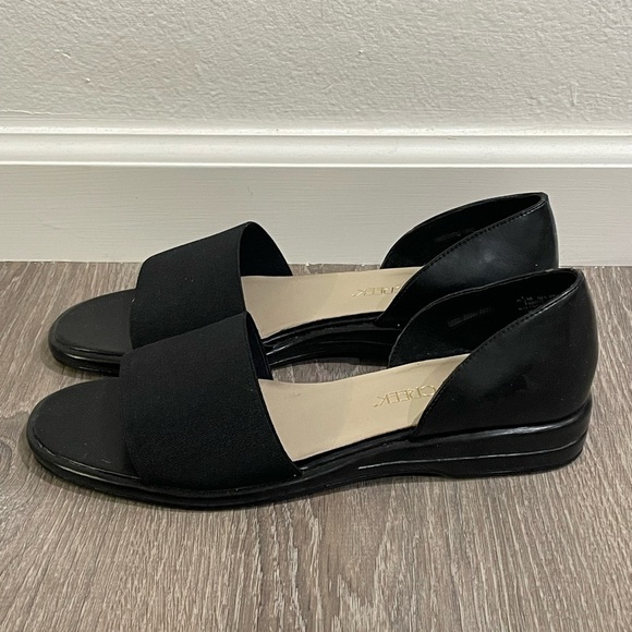 Cabin Creek Black Sandals Slip-On Comfort - Picture 4 of 7